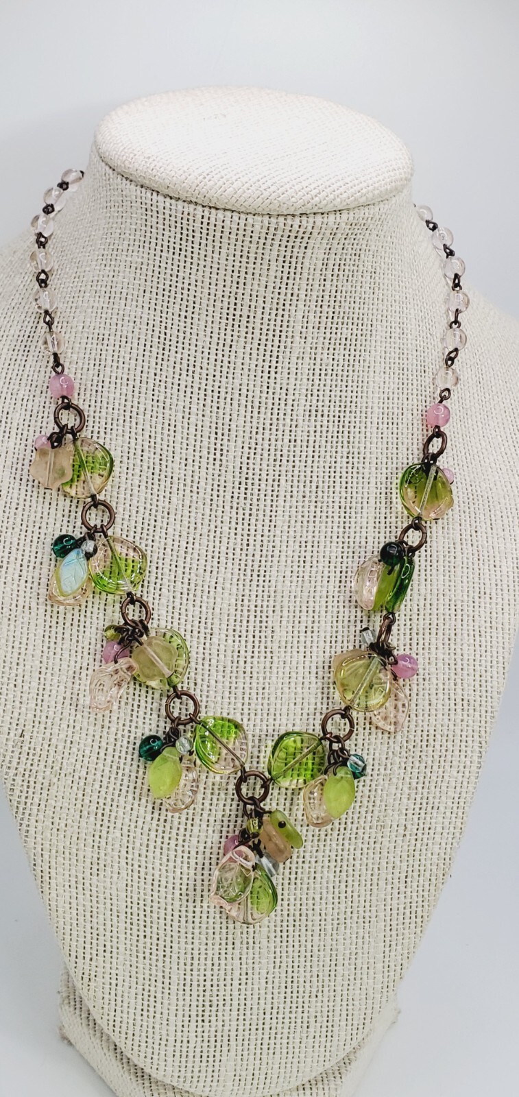 mixed Pink and Green Glass Bead Brass tone metal 16″ necklace ne02