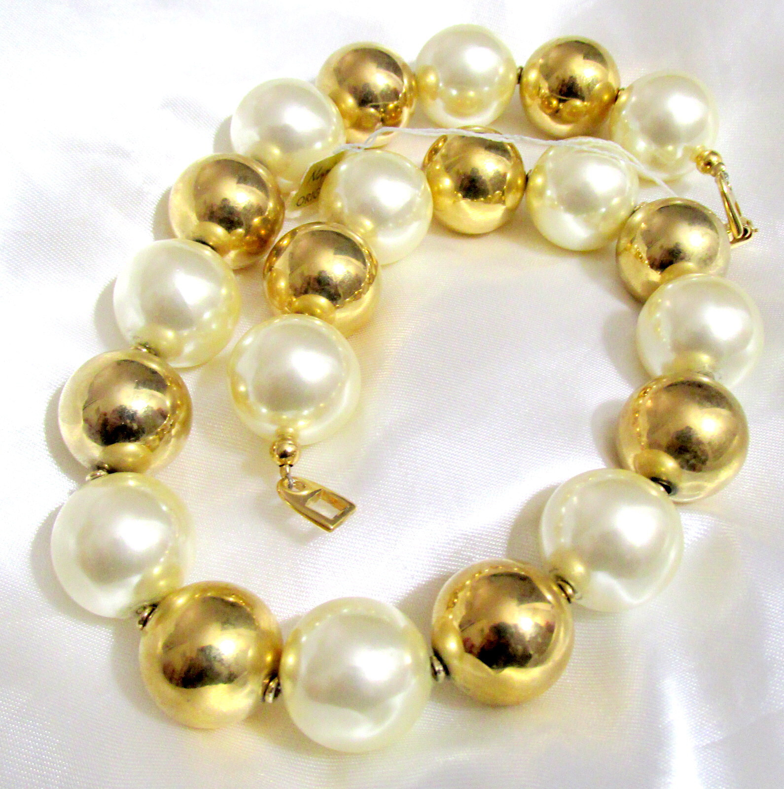 VTG RUNWAY STATEMENT NAPIER CHUNKY 3/4″ FAUX PEARL GP BEAD 18″ NECKLACE TAG 80s