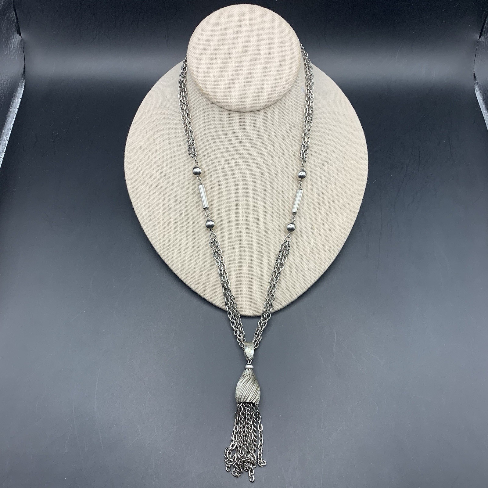 1970s Tassel Pendant Necklace Silver Tone Textured Station Classic Vintage