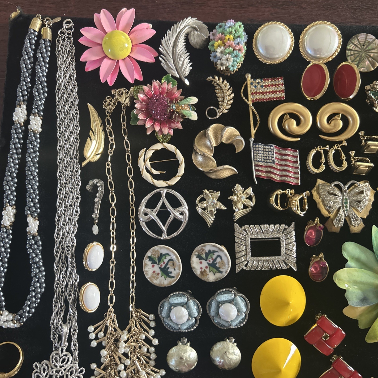 66 Vintage lot jewelry unbranded wearable Trifari Monet Coro Marian Haskell Sty