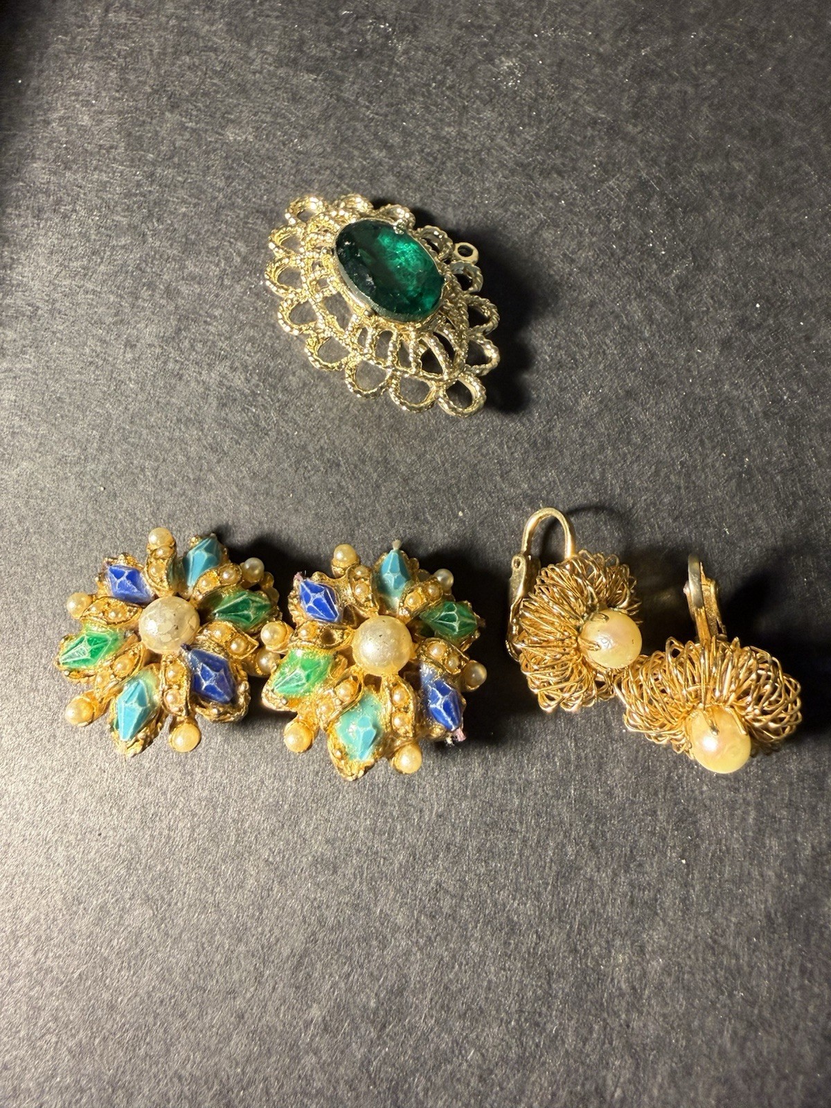 Vintage 2 Sets Of Earrings And 1 Pin