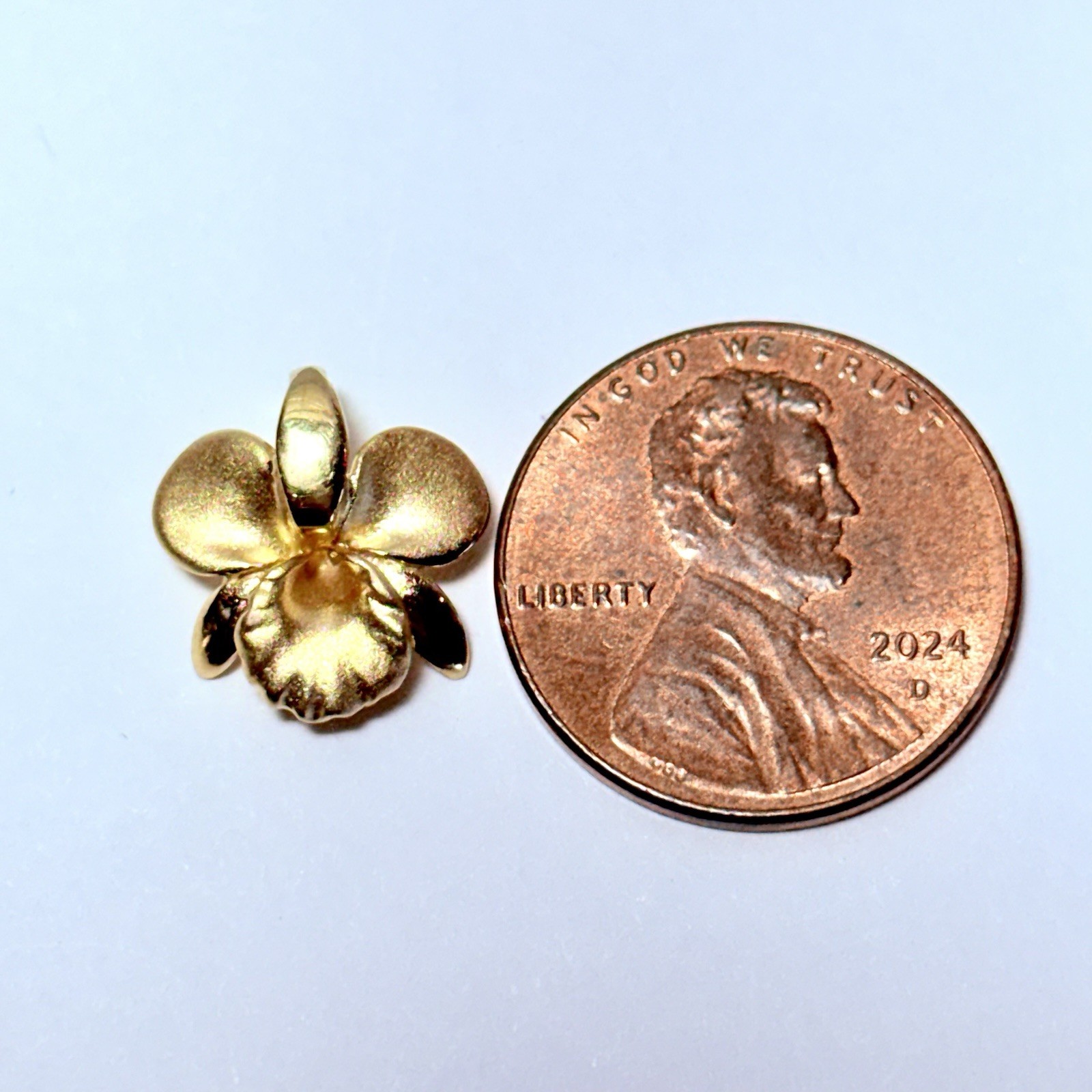 Sultan Hawaii Na Hoku 14K Yellow Gold Orchid Flower 13mm Pendant Charm 1.30g