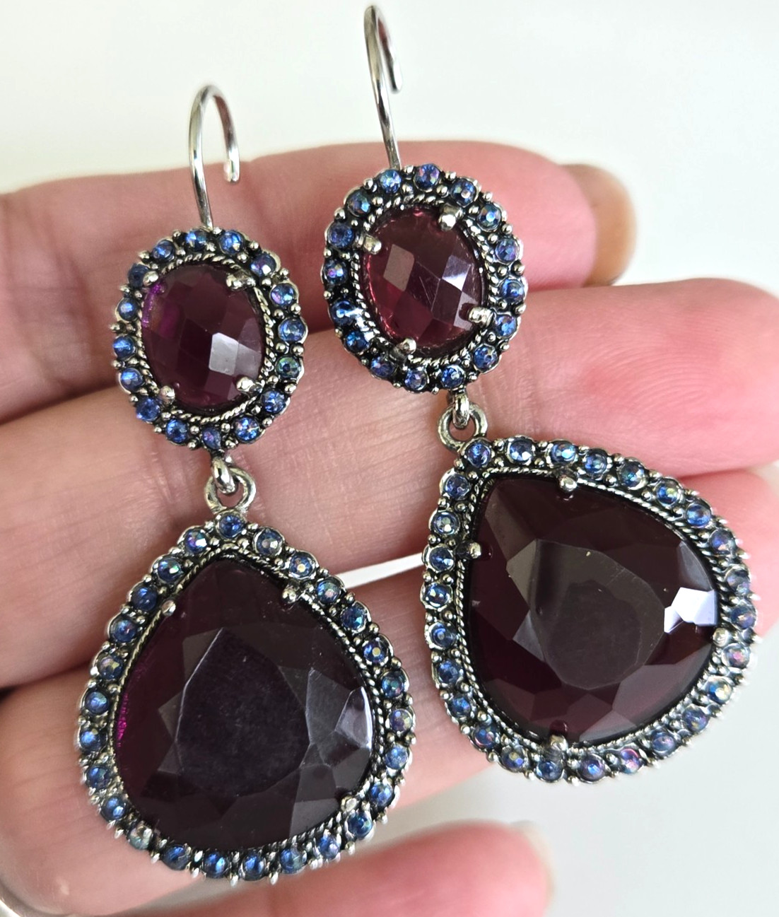 2007 Avon NR Purple & Blue Borealis Bold Drop Silver Tone Pierced Earrings 2-3/8