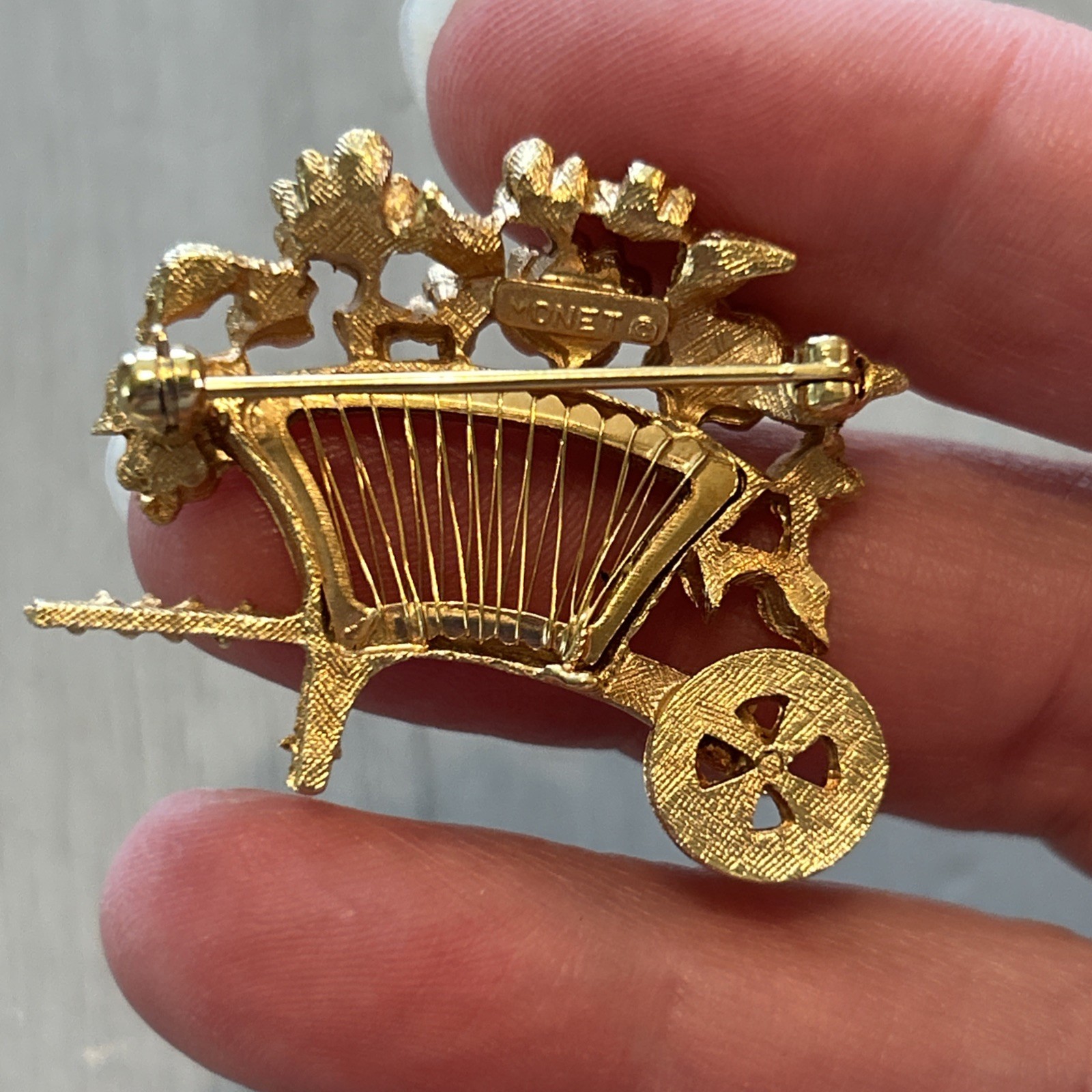 Vtg Monet Gold Tone Flower Cart Wheelbarrow Floral Garden Brushed Brooch Pin