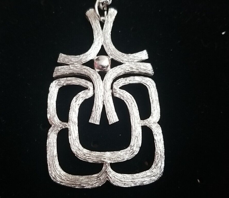 Vintage AVON Signed Silver Tone Articulated Pendant Bar Link Chain Necklace