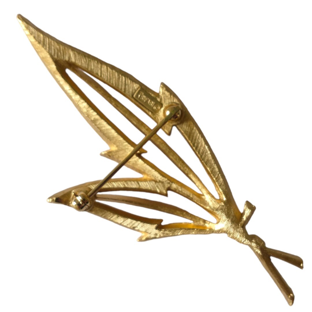 Crown Trifari Gold Tone Modernist Leaf Brooch Pin Brushed Gold Tone Finish MCM