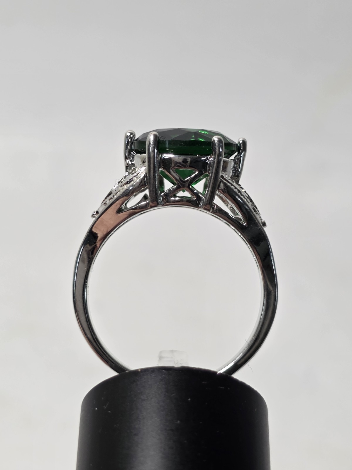 Vintage Silver Tone Filigree Ring Sz 9.5 Emerald Green Faceted Crystal Solitaire