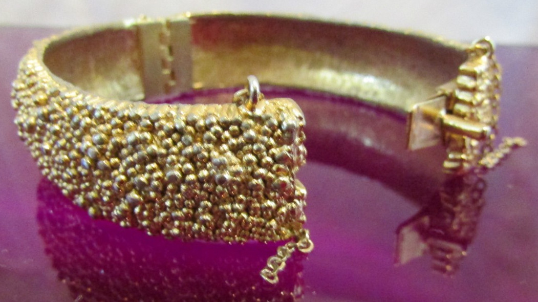 Vintage Napier gold tone bracelet textured Bark Finish safety chain box tab RARE