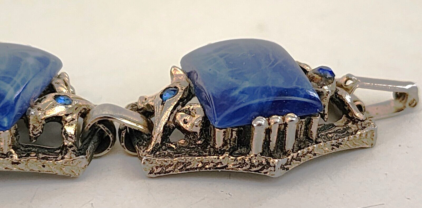 VINTAGE 2 1/4″ FILIGREE BLUE BROOCH & 7″ BLUE 5 STONE LINK BRACELET
