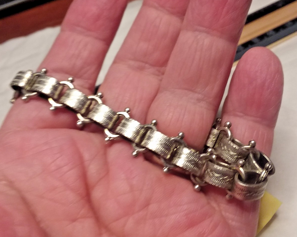 7.5″ Silver Tone Victorian Revival Bookchain Bracelet 03-01-2026