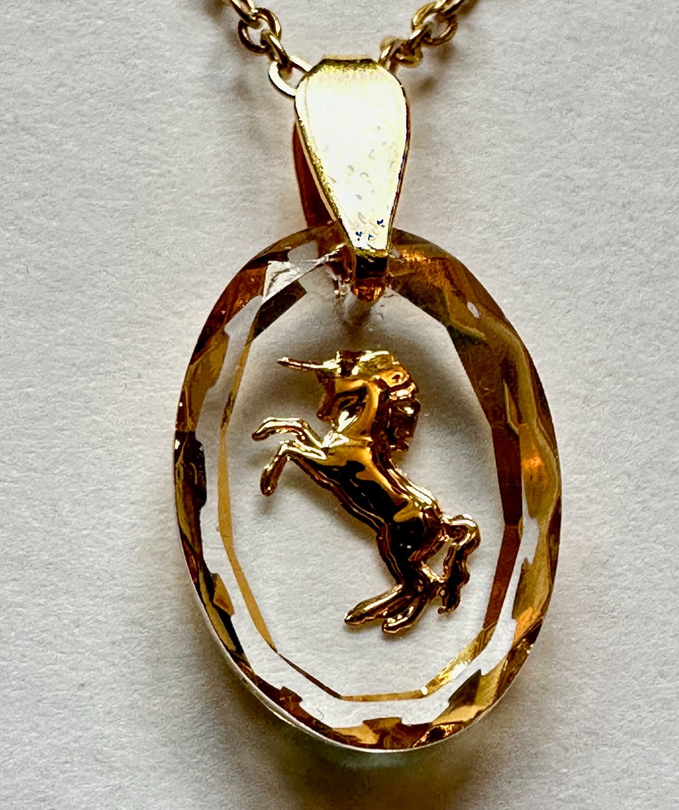 VINTAGE INTAGLIO GOLDEN unicorn GLASS pendant 3/4 OF 1″ NECKLACE 18″ GOLD PL