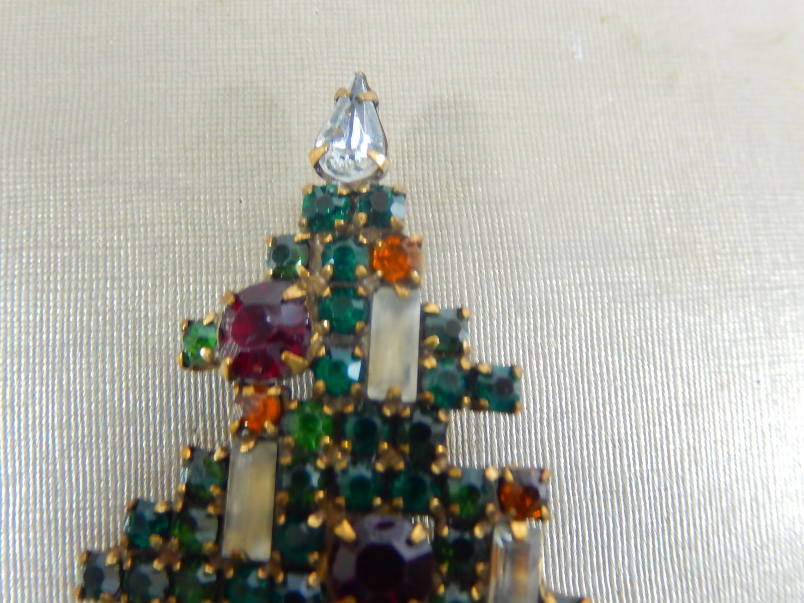 50’s OLD WEISS UNSIGNED CHRISTMAS TREE CANDLE LIT MULTI COLOR RHINESTONE BROOCH