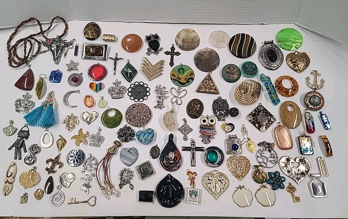 Vtg Pendants Charms Huge Lot Of 100+ Natural Stones Shells Glass Rhinestone