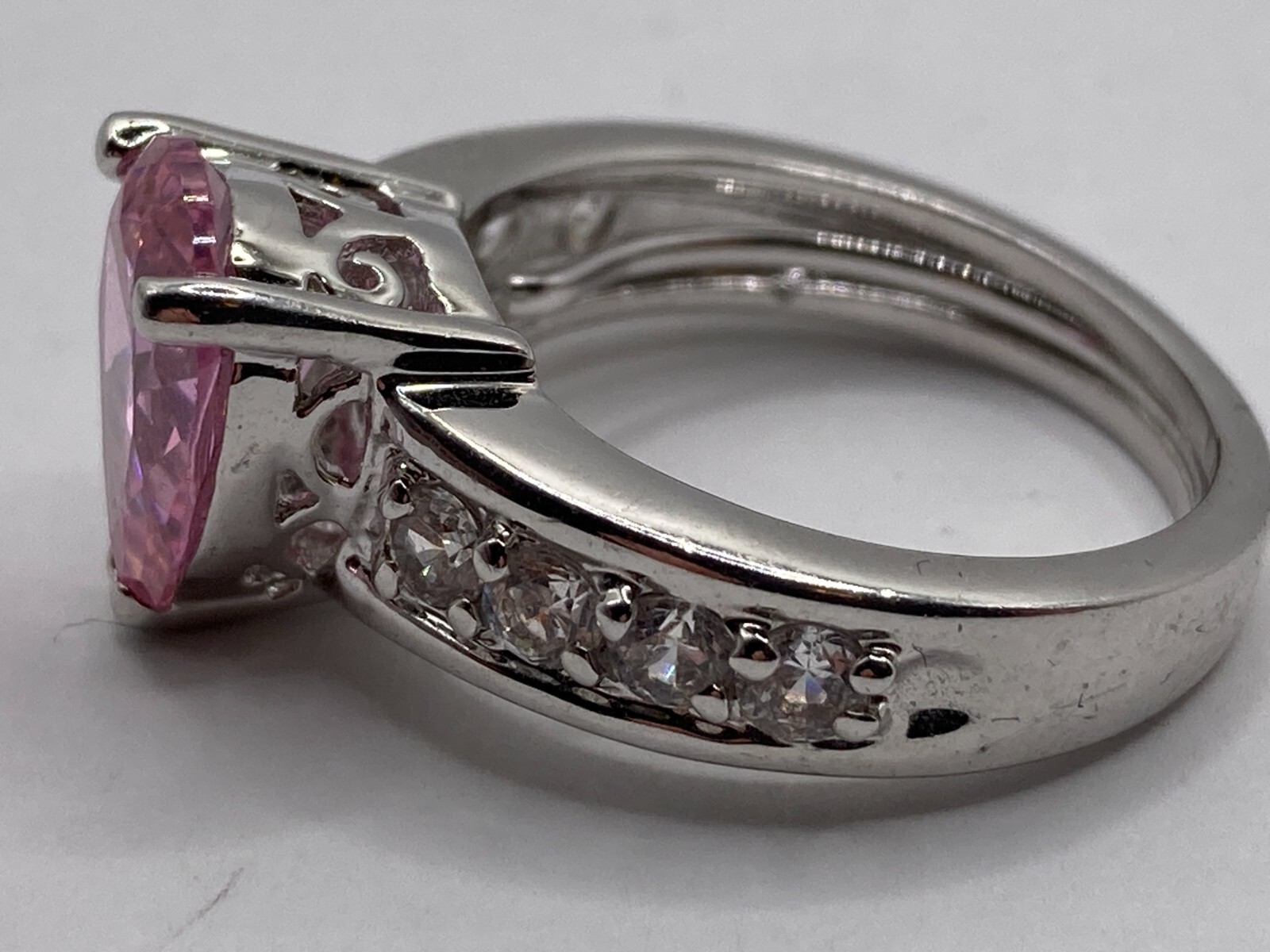 Vintage Pink Pear-Shape Stone in Sparkly Silvertone Ring (Size 7)
