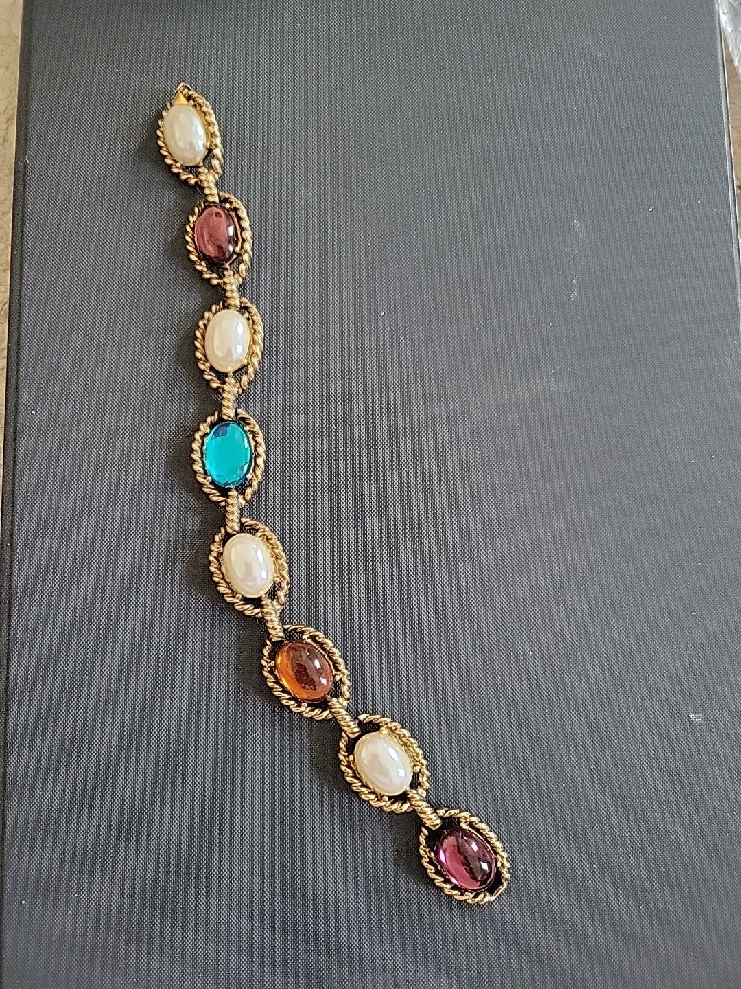 Vntg Floating Gripoix Cabochons & Pearls Golden Ornate Bracelet 8″, 32 gms