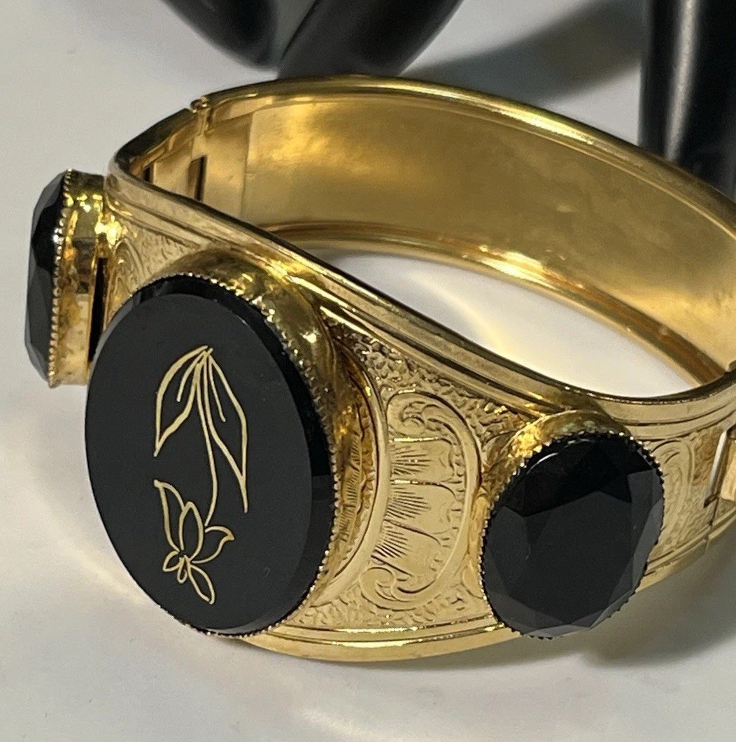 Vtg Victorian Morning Revival Gold Tone Etched Flower Motif Wide Hinged Bracelet
