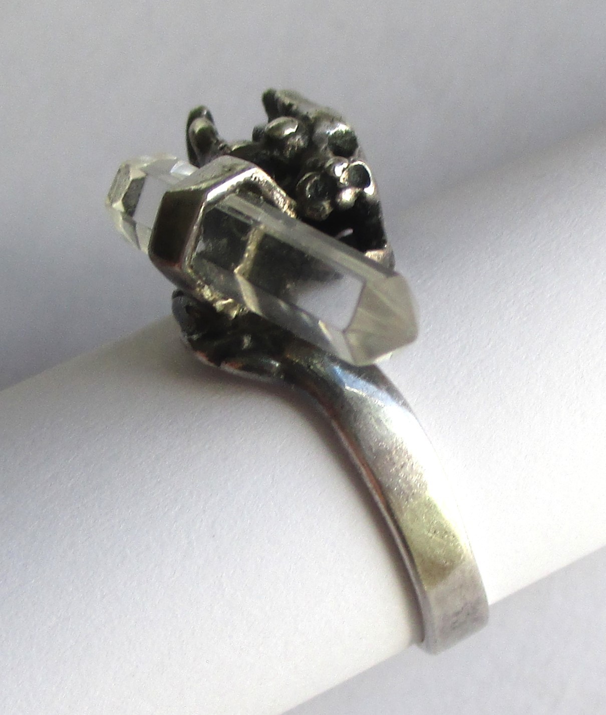 Sz 9.5 VINTAGE STERLING SILVER CLEAR QUARTZ ROCK CRYSTAL WAND DRAGON RING