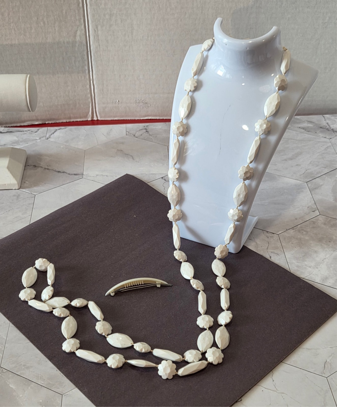 VINTAGE-RETRO Fabulous 2 Piece White Beaded Necklace / Barrette Set mixed brands