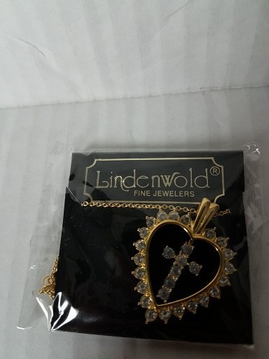 VINTAGE LINDENWOLD FINE JEWELERS CROSS NECKLACE NEW SEALED