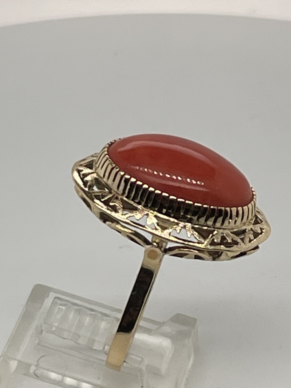 Vintage 18k Yellow Gold 17.5mm by 12mm Oval Coral Filigree Ring, Size 7 – 7.2 Gr