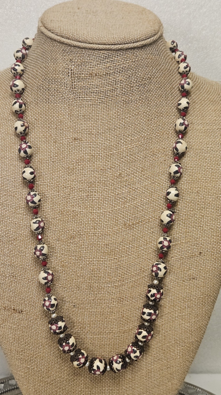 HANDMADE BEADED NECKLACE 28″ FLORAL VINTAGE ORNATE TOGGLE CLOSURE BEAUTIFUL