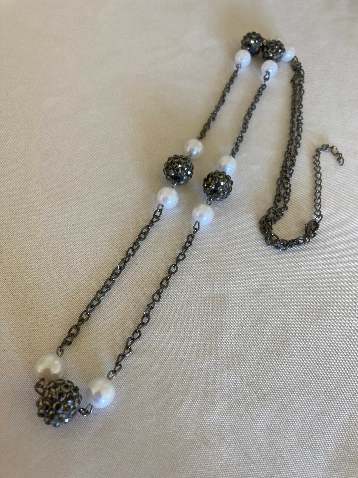 Vintage Faux Pearl and Glittering Black Bead Long Gray Chain Necklace – 34″ Long