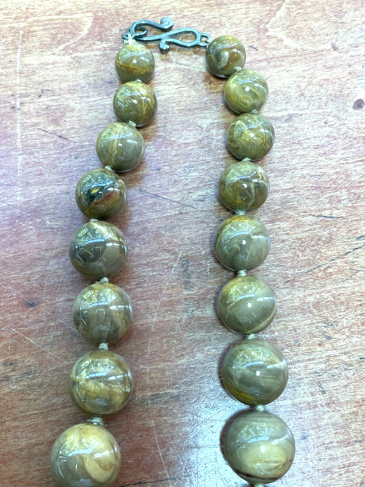 VINTAGE Hand Knotted AGATE Graduated Stone Bead NECKLACE w/ SILVER CLASP 17.5″