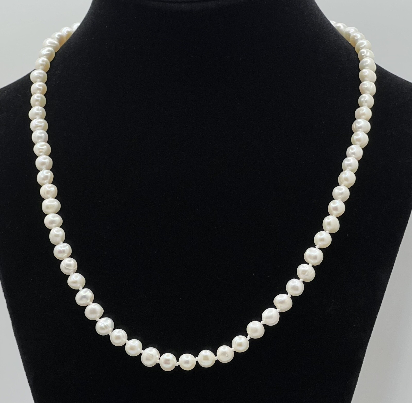 JC LIND Cultured Pearl Hand Knotted Necklace 18 3/4” Long With Lobster Clasp.