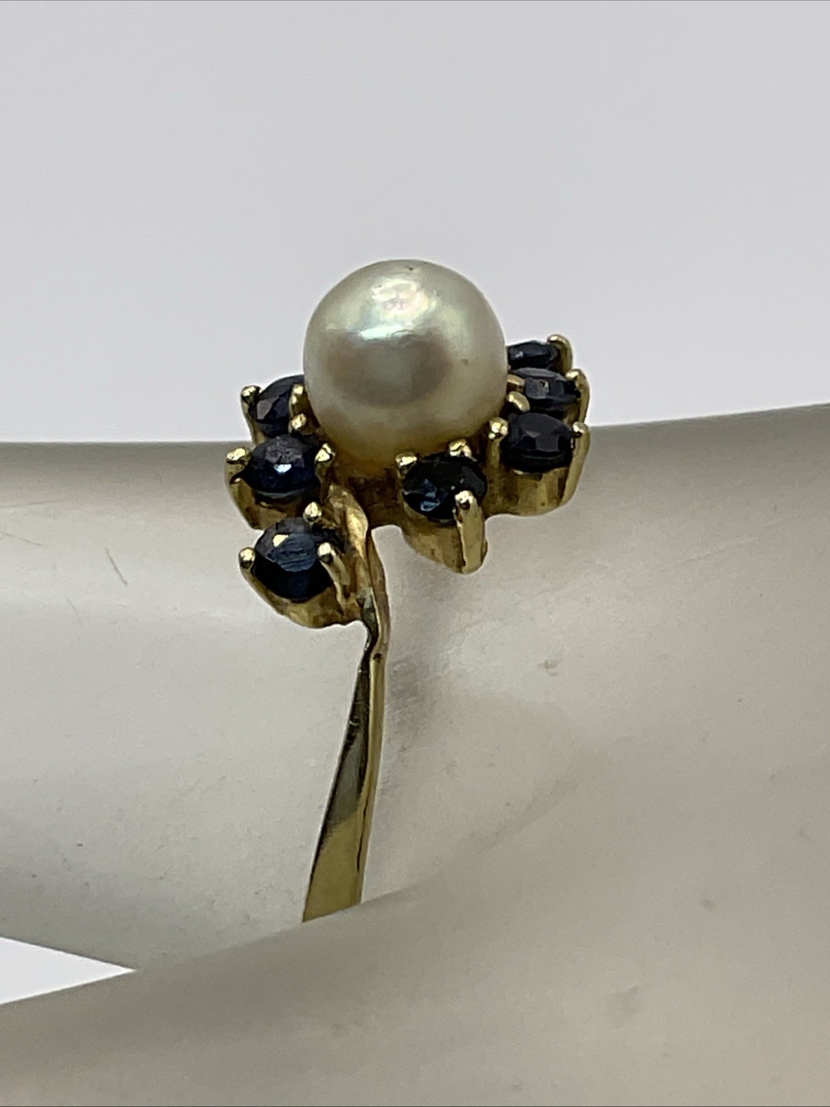 VINTAGE HANDMADE Solid 14K Yellow Gold White Pearl & Blue Sapphire Ladies Ring