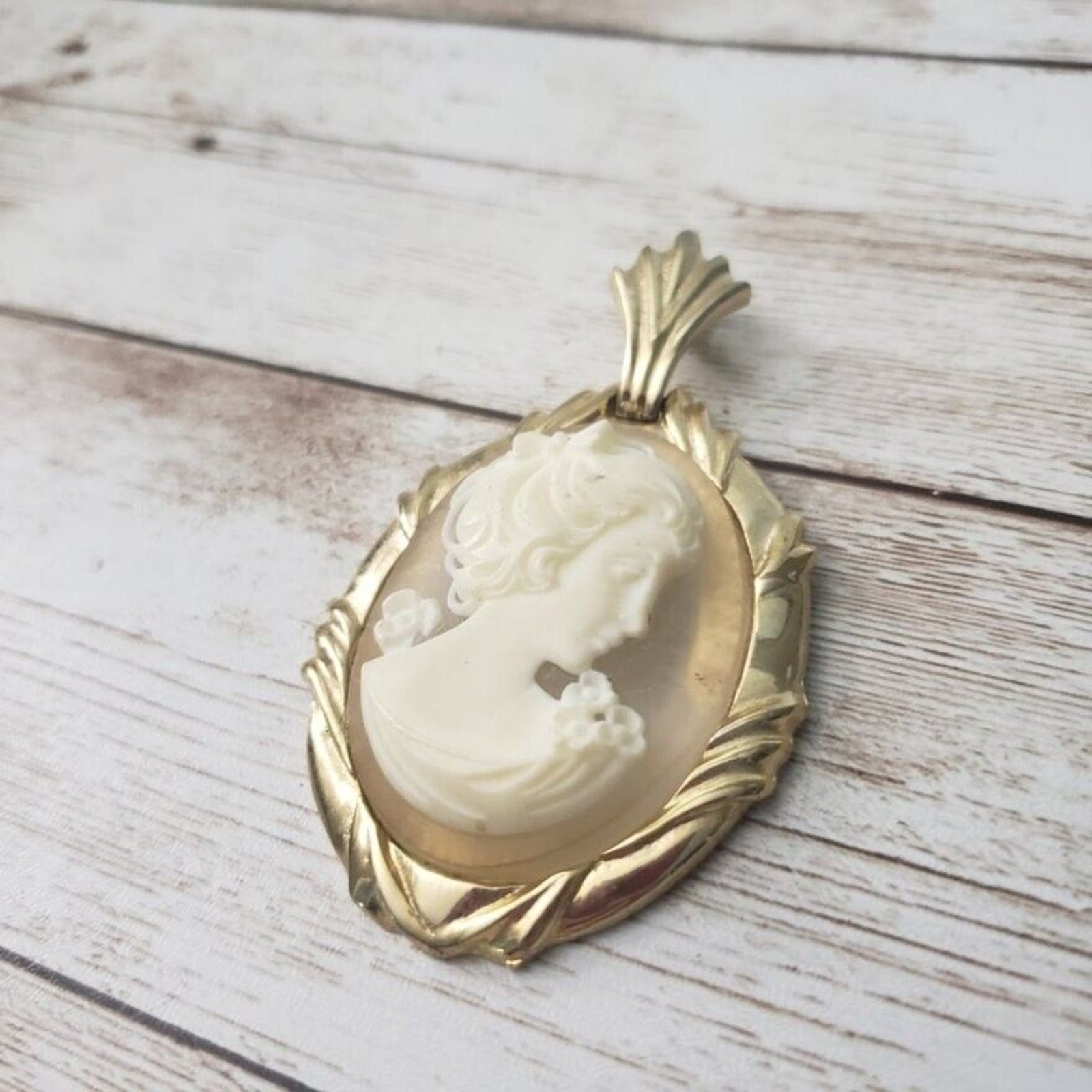 Vintage Pendant – Large Cameo Style Gold Tone with Cream (No Chain Included)