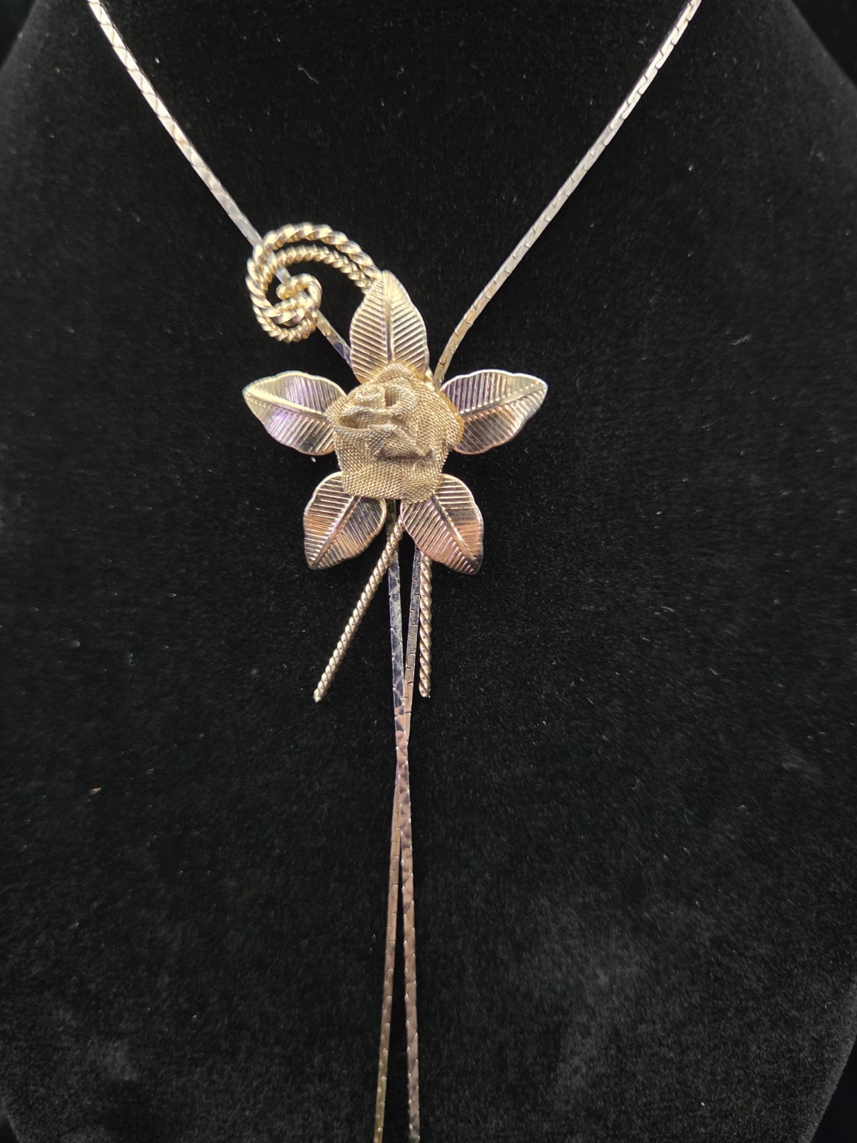 Vintage Gold Tone Mesh Rose Flower Slider Lariat Necklace on Triangle Box Chain