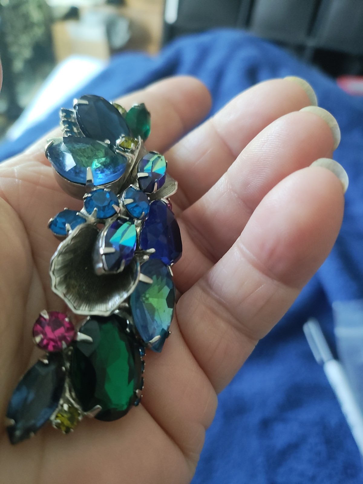 Vintage Julianna D&E 60s Brooch HELIOTROPE WATERMELON RHINESTONES. Art Glass Pin