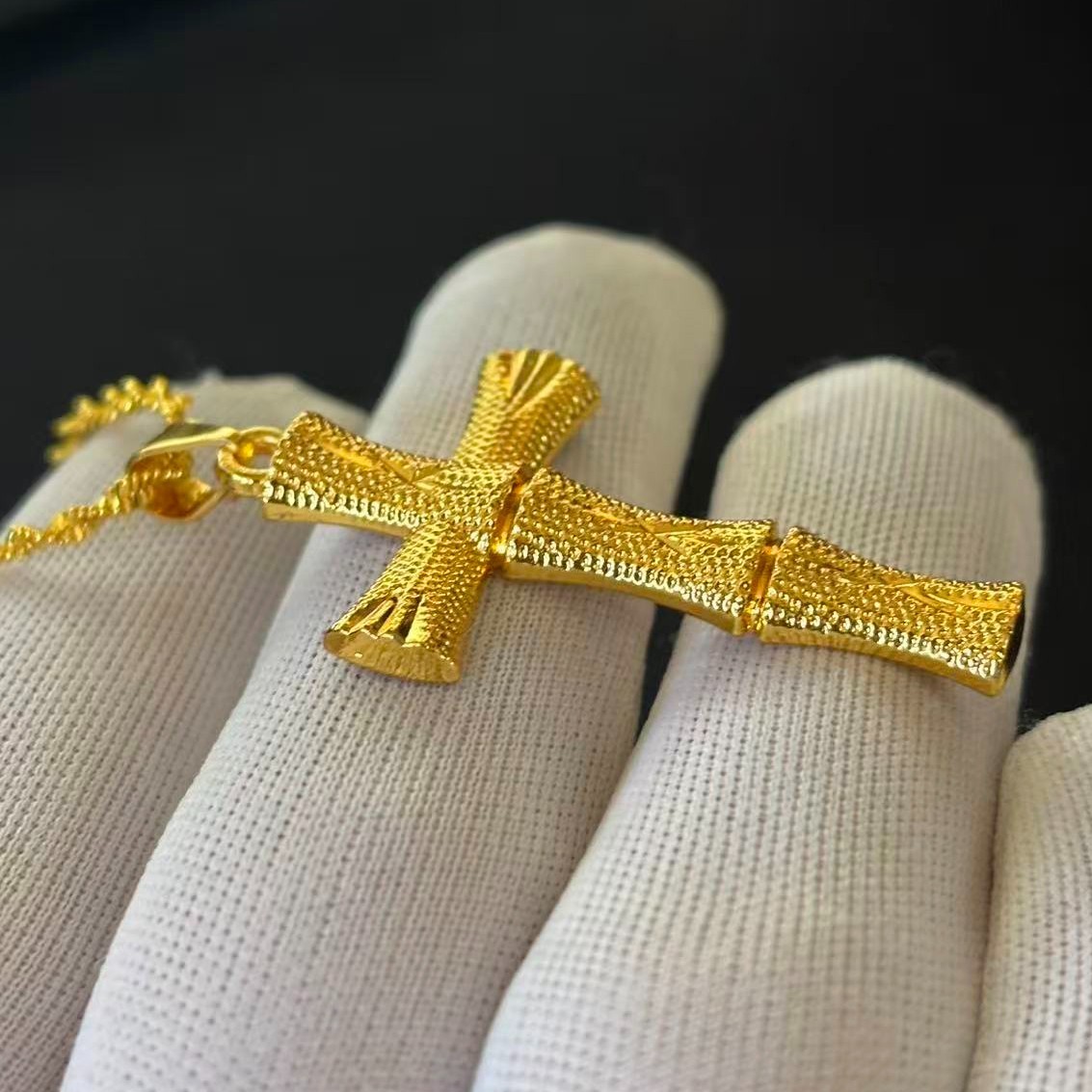 Golden Cross Pendant Necklace Gold-plated (NOT SURE) marked ‘999’, 17 inch