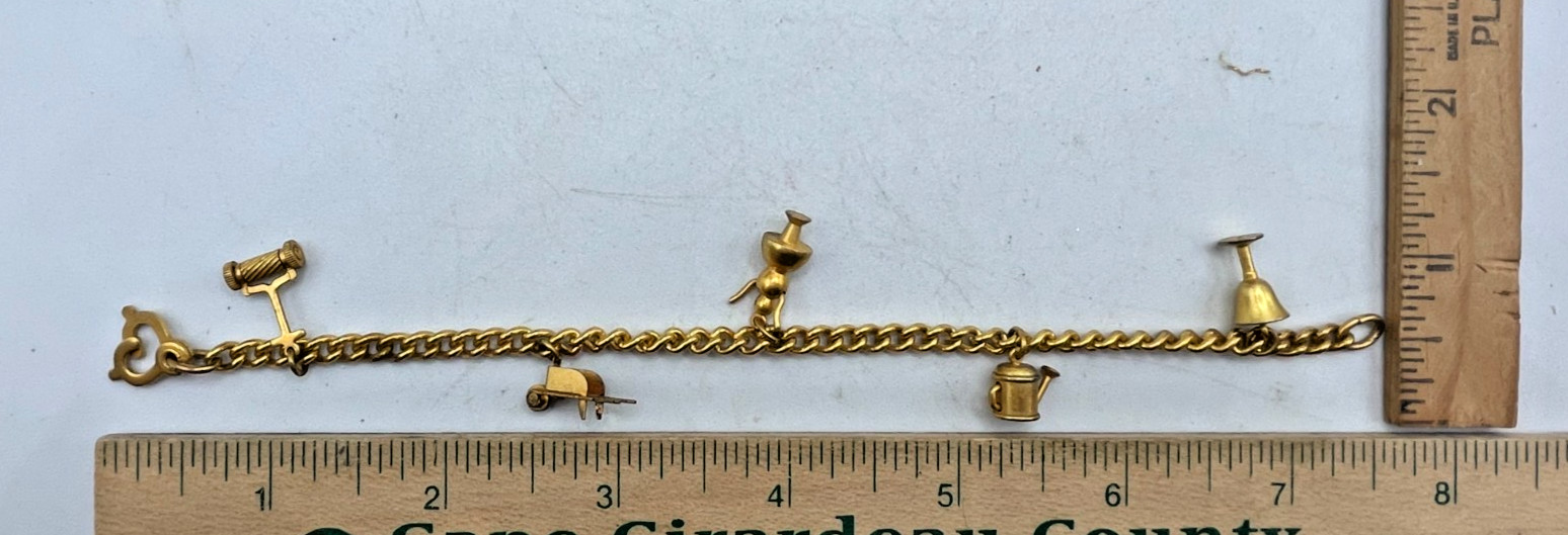VTG Gold-tone Mom Gardening charm bracelet water can lawnmower Wheelbarrow 7.5″
