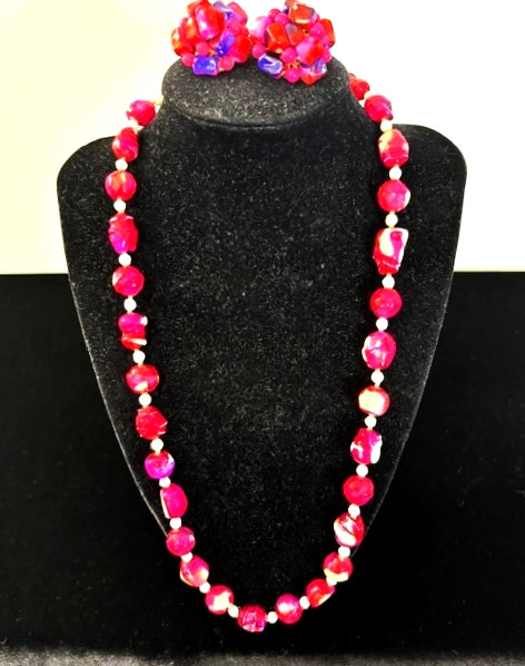 VTG Signed VOGUE Dip Dyed HOT PINK PURPLE RED WHITE Bead Necklace Earrings Set