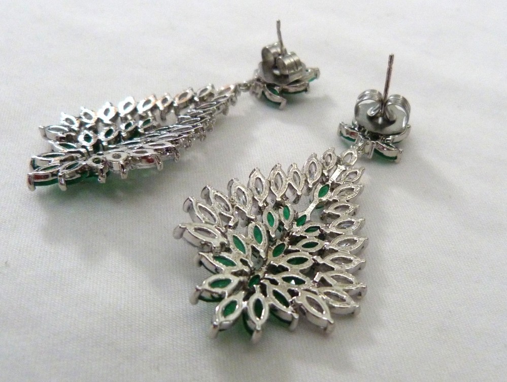 2 3/8″ LONG SPARKLING FACETED REAL LOOK GREEN & CRYSTAL DANGLE DROP EARRINGS