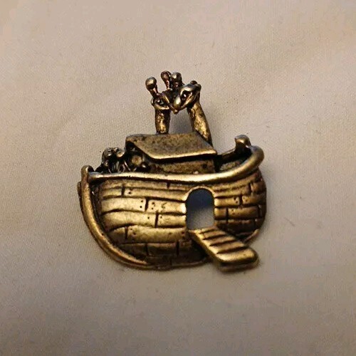 Vintage Gold Tone Noahs Ark Pin Brooch Collectible Souvenir Excellent Condition