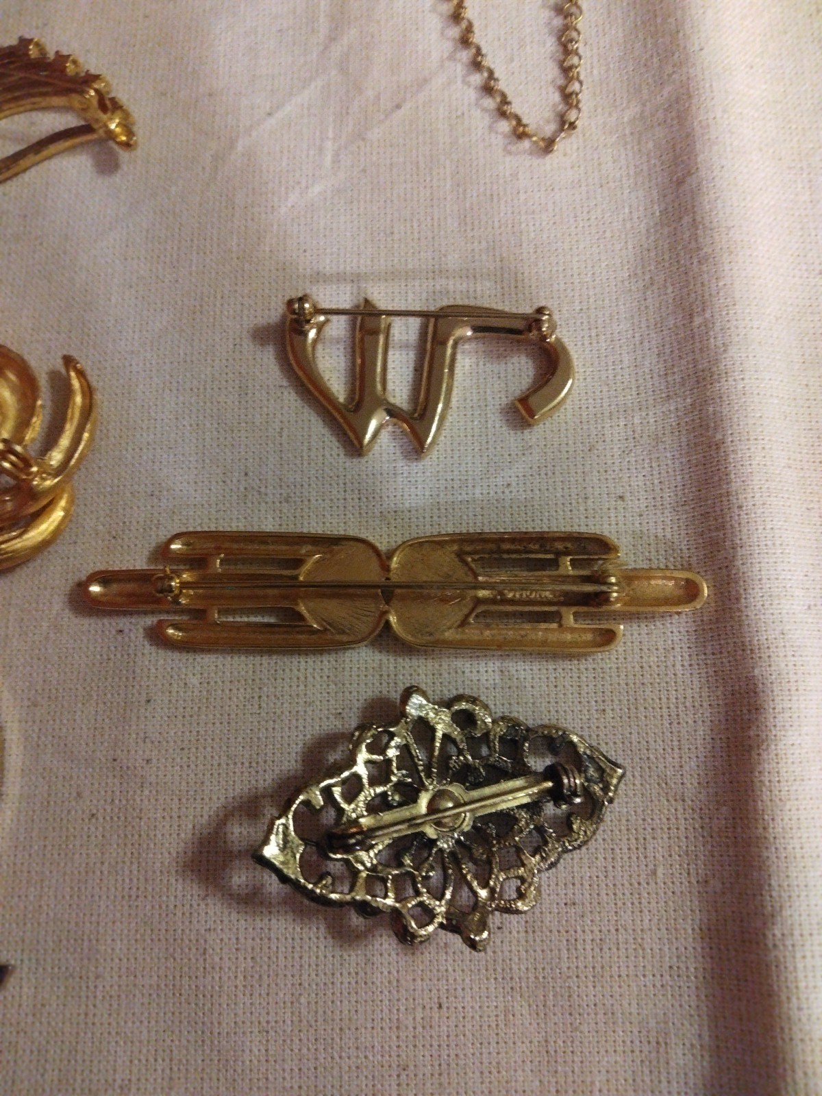 Lot of 8 Different Gold Tone Vintage To Now Brooches! ALL WEARABLE!