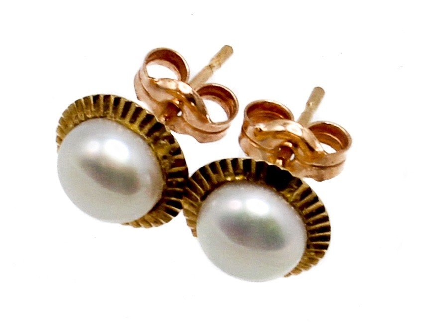 Vintage 10K Yellow Gold Ribbed Bezel Pearl Stud Earrings 8.4mm 0.9g