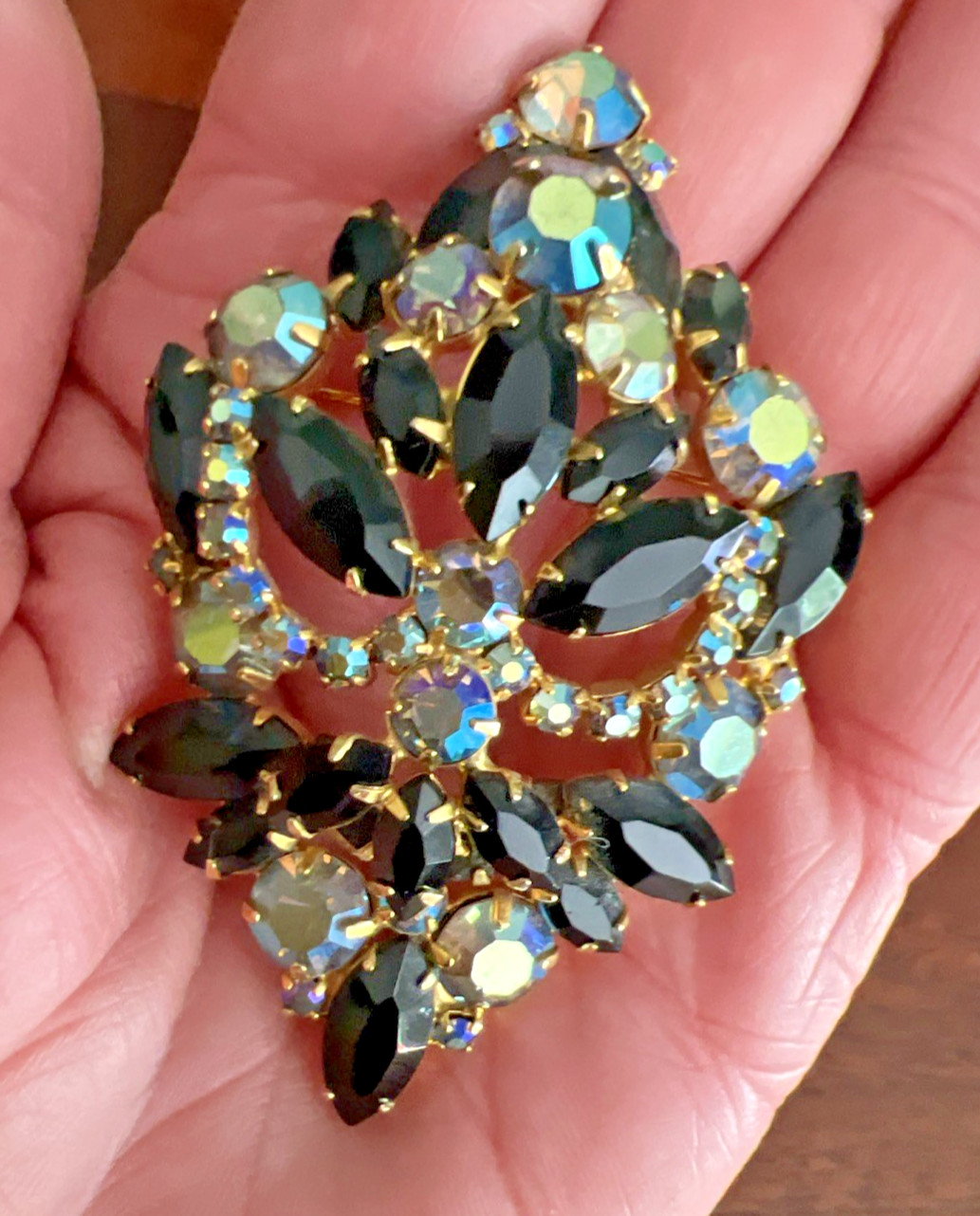 VINTAGE MCM JULIANA BLACK & AURORA BOREALIS RHINESTONE BROOCH 3″ H x 2″ W