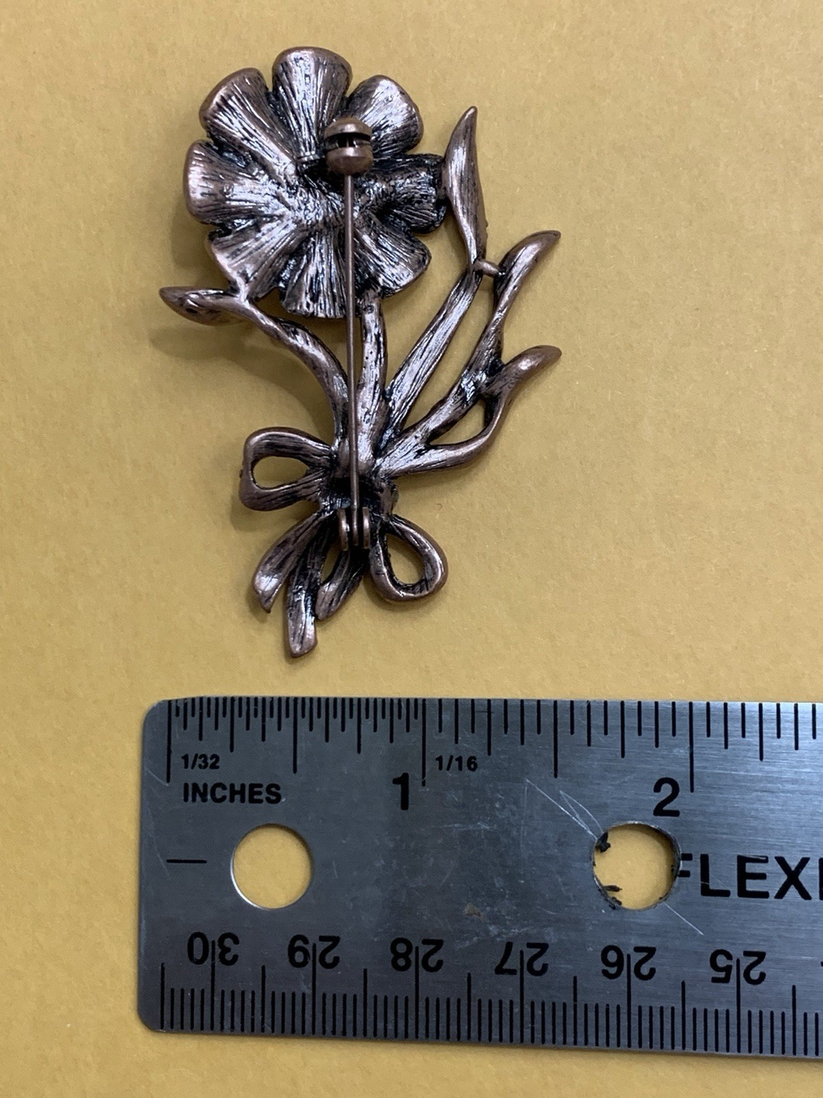 Vtg Flower Brooch Set In Dark Gunmetal With Shades Of Pink Rhinestones & Pearl
