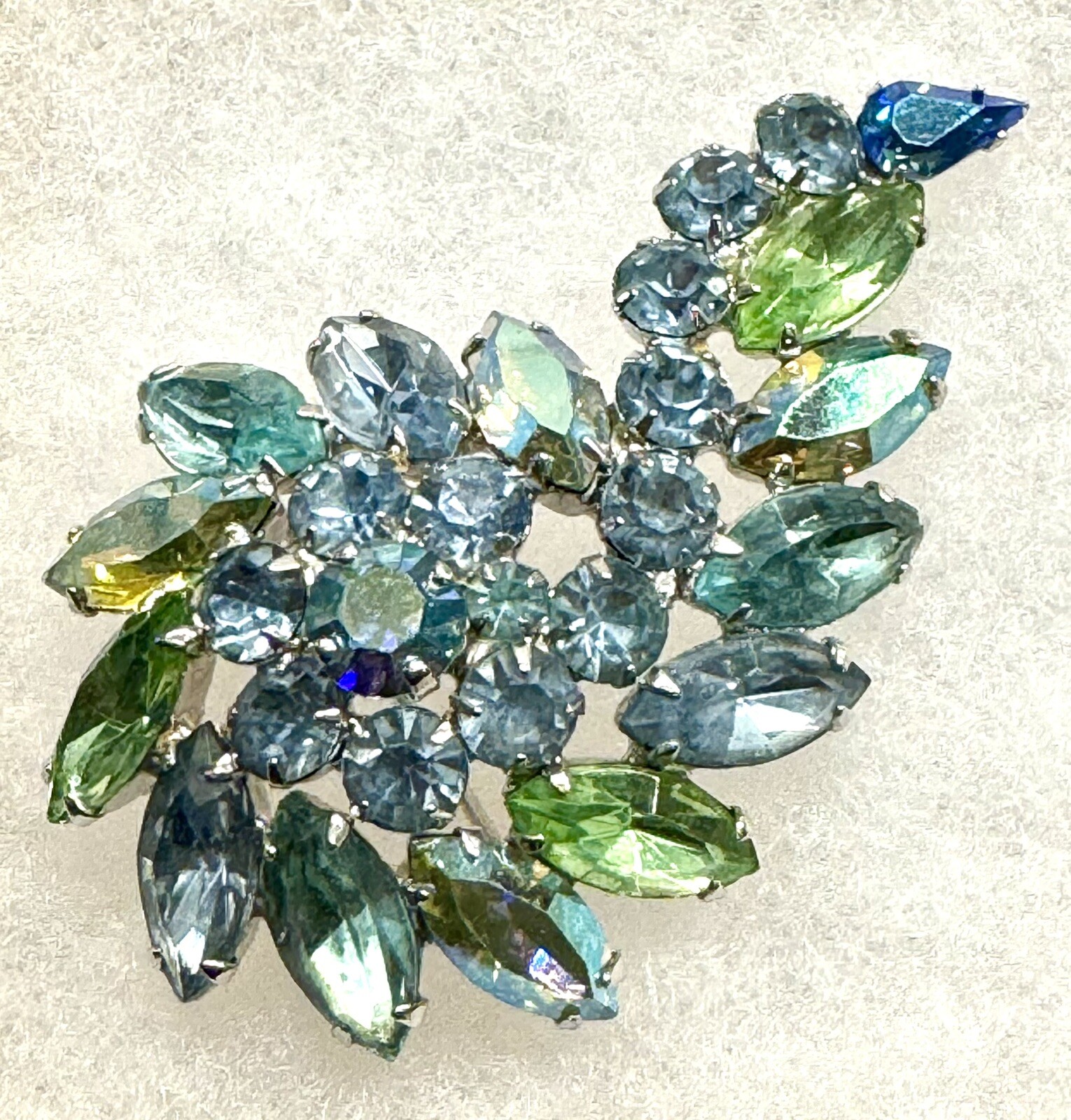Beautiful Vintage Weiss Rhinestone Brooch Silver Tone almost 3” Long By 2” Wide
