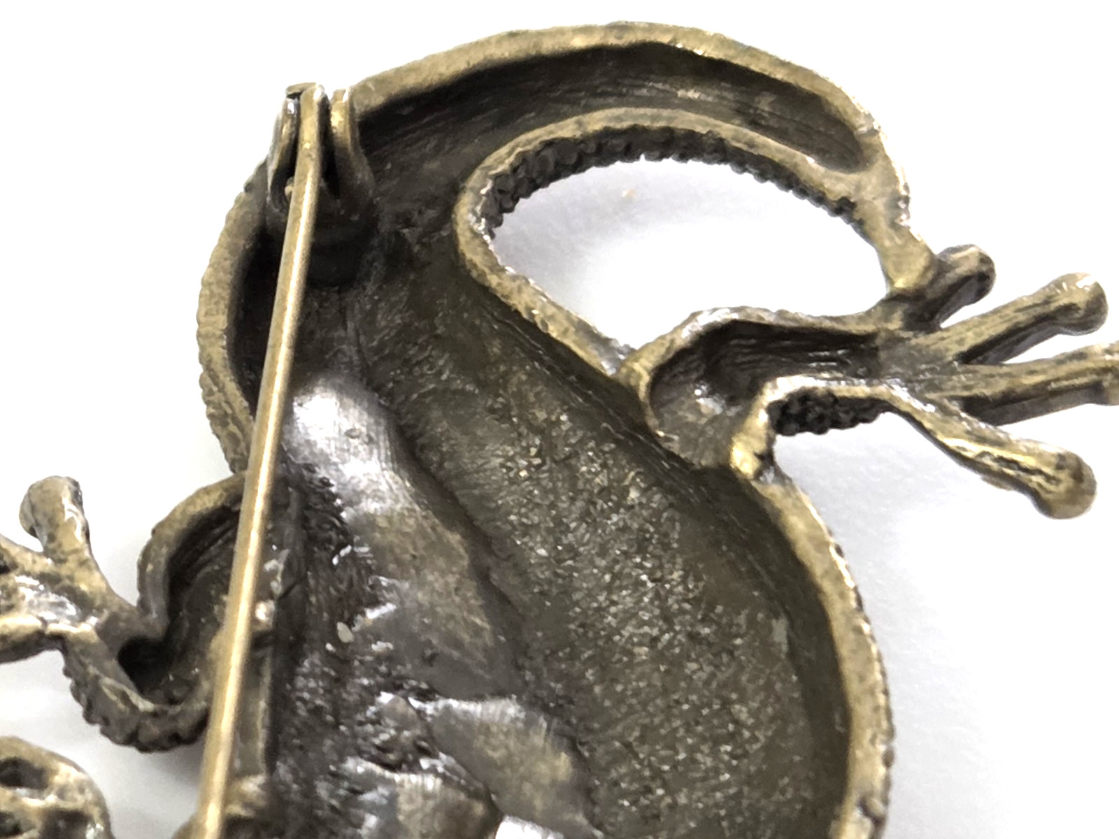 Vintage Lizard Brooch Textured Bronze or Brass Gecko Reptile Pin 2 1/2″