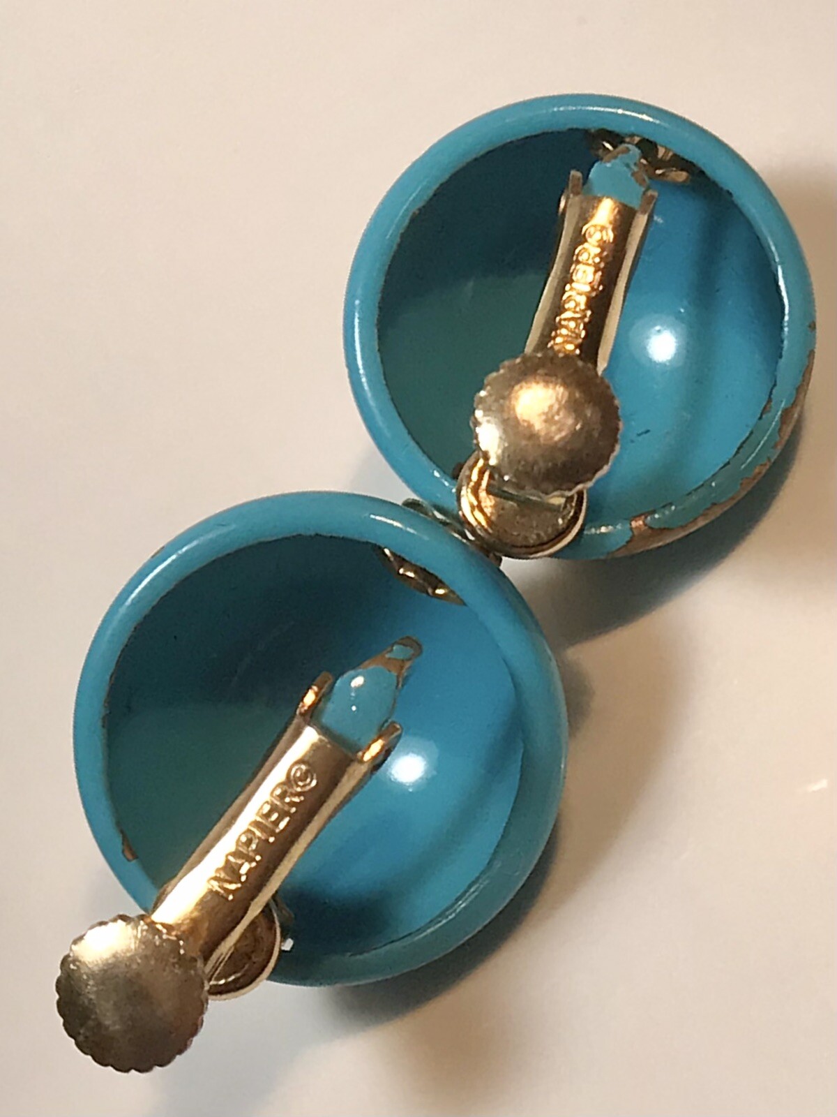 NAPIER EARLY VINTAGE TEAL BLUE & GOLDTONE CLIP ON EARRINGS LIGHT WEAR (S270)