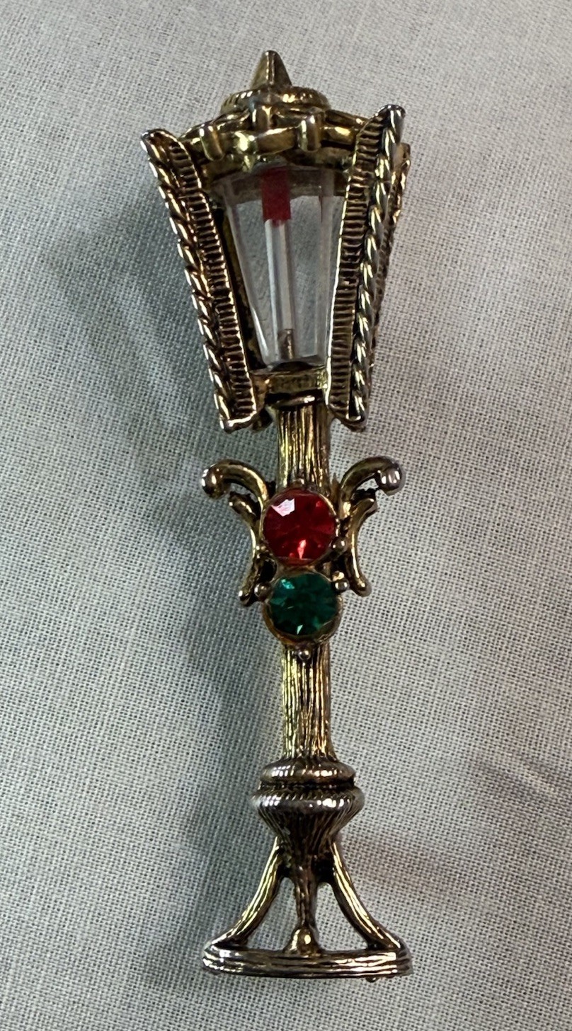 Vintage Signed Hollycraft Victorian Christmas Lamp Post Brooch Pin 1950’s