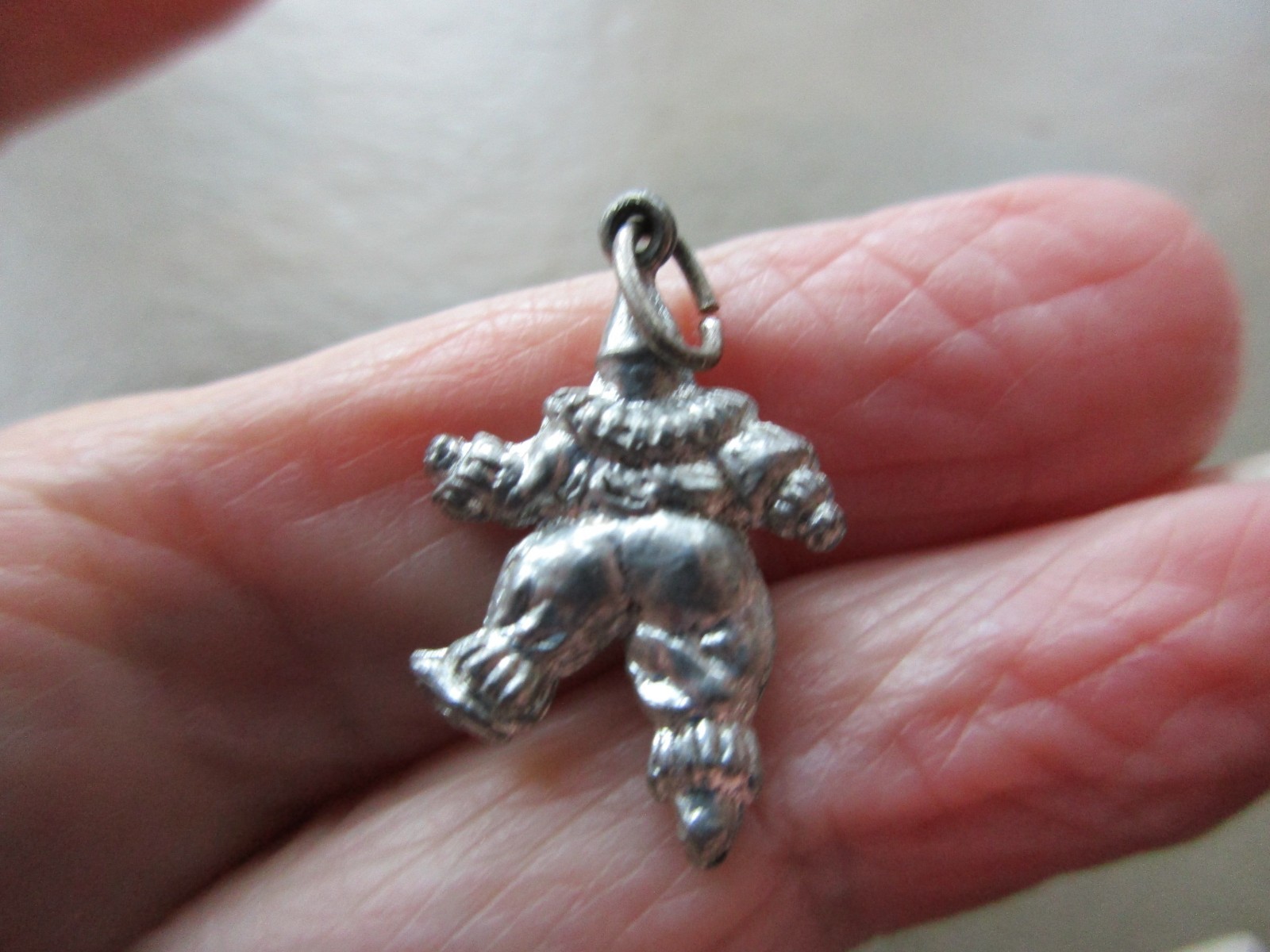 CUTE VINTAGE OLD RETRO SILVER TONE PIEROT DOLL CLOWN FOB CHARM PENDANT NECKLACE
