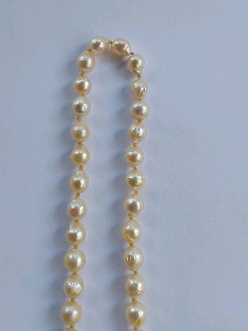 Vintage Baroque Champagne 16″ Ladies 8MM Pearl Necklace w/14KT Gold Clasp 31.6 G
