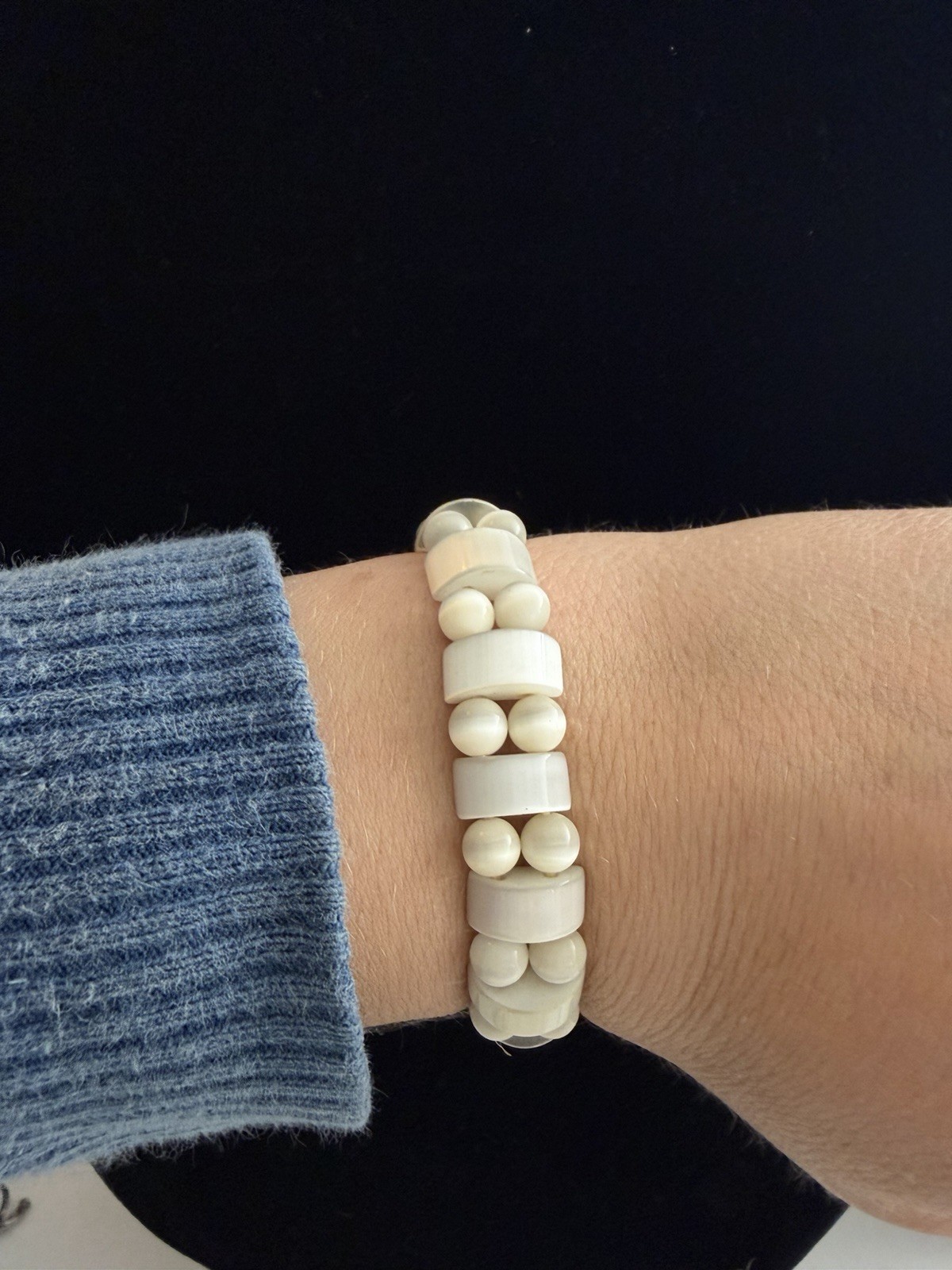 Vintage White Stretch Bracelet Cat’s Eye Style Beads Lucite Acrylic Geometric
