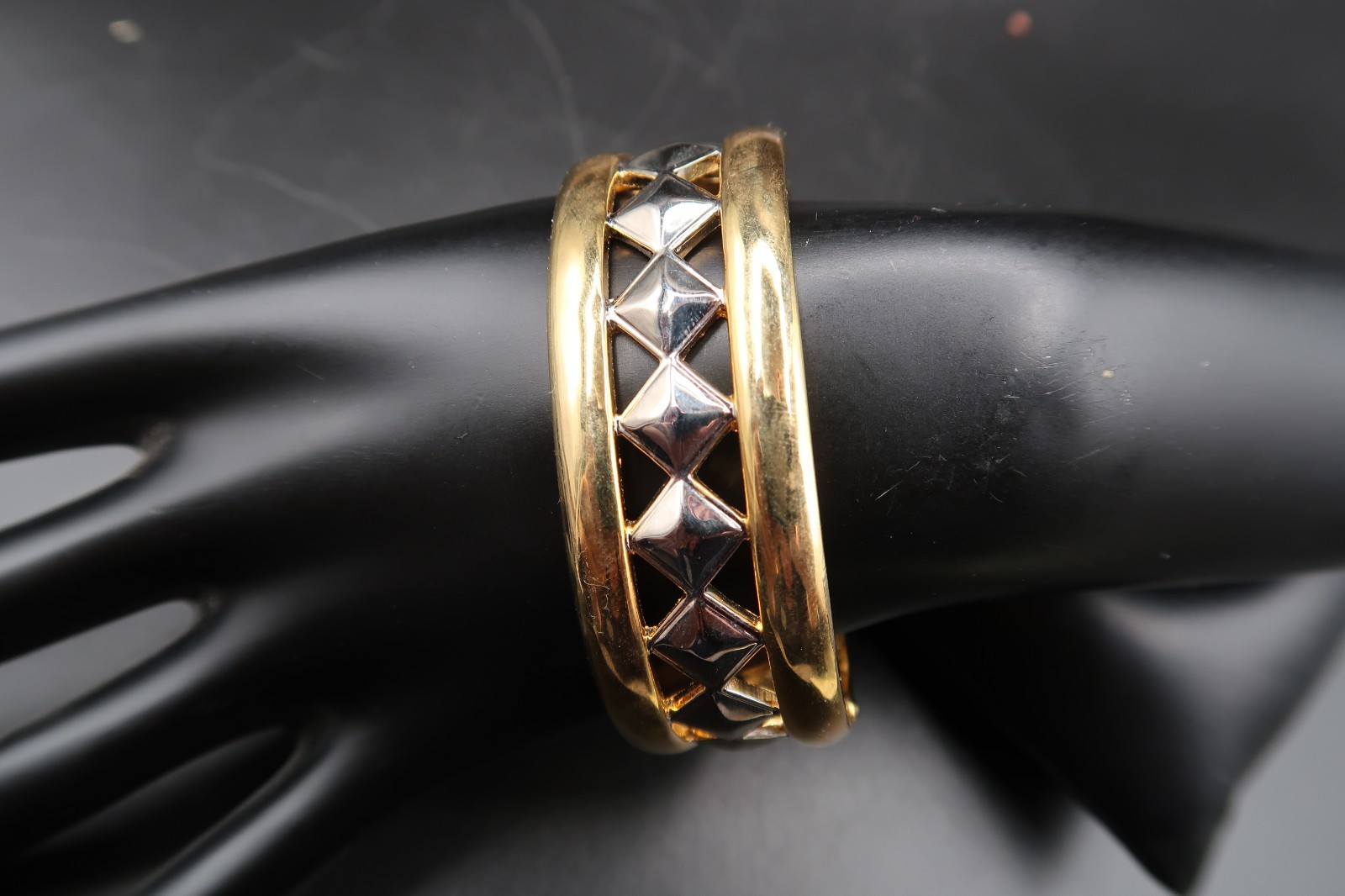 Vtg Gold & Silver Tone Hinged Clamp Bangle w/ Diamond Pattern & Open Work Design