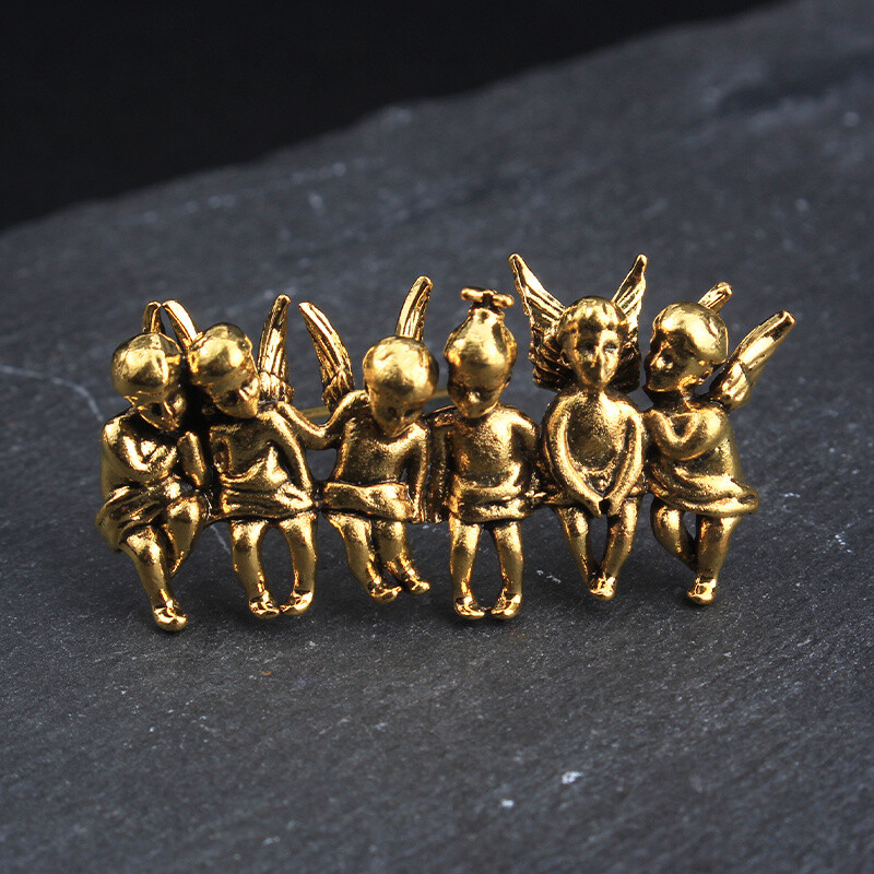 Vintage Personality Creative Elegant Dripping Cherub Brooch Accessories